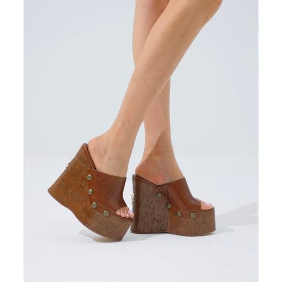 Naked Wolfe Womens 10 Tulip Tan Platform Wedge Mules Brown Leather Studded 70s - Picture 1 of 16